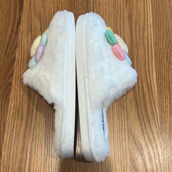 Daisy Street Dolls Kill Fluffy plushy White slip on Slippers Colorful Flower 8 - Picture 5 of 9